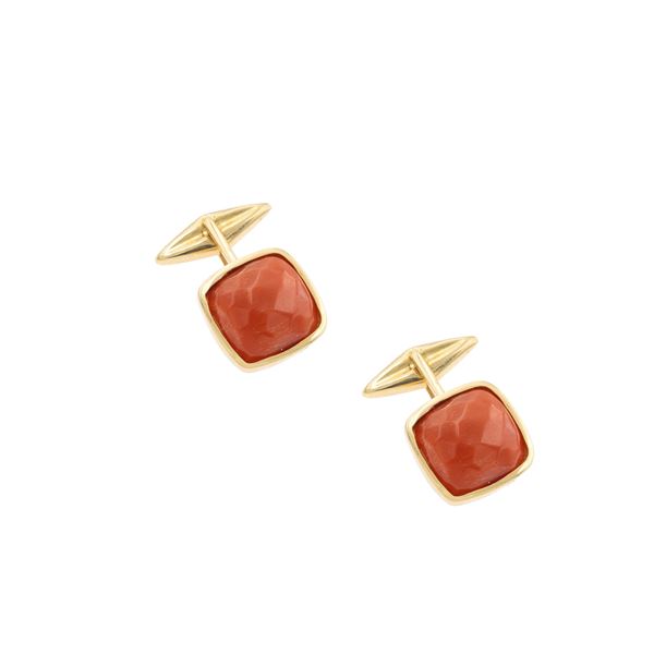 Gemelli in oro giallo 18kt e corallo sfaccettato
