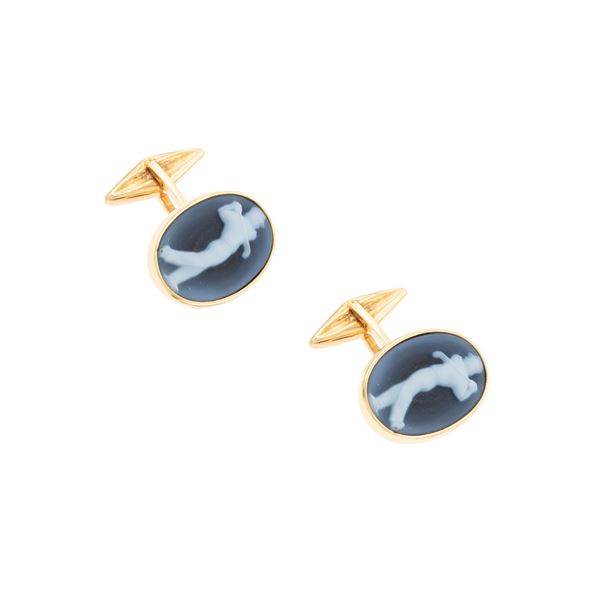 Gemelli in oro giallo 18kt e cammeo scolpito su agata