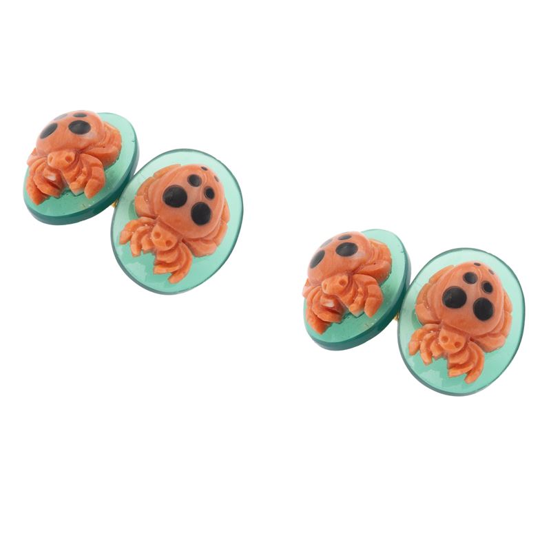Gemelli in oro giallo 18kt calcedonio verde e corallo scolpito
