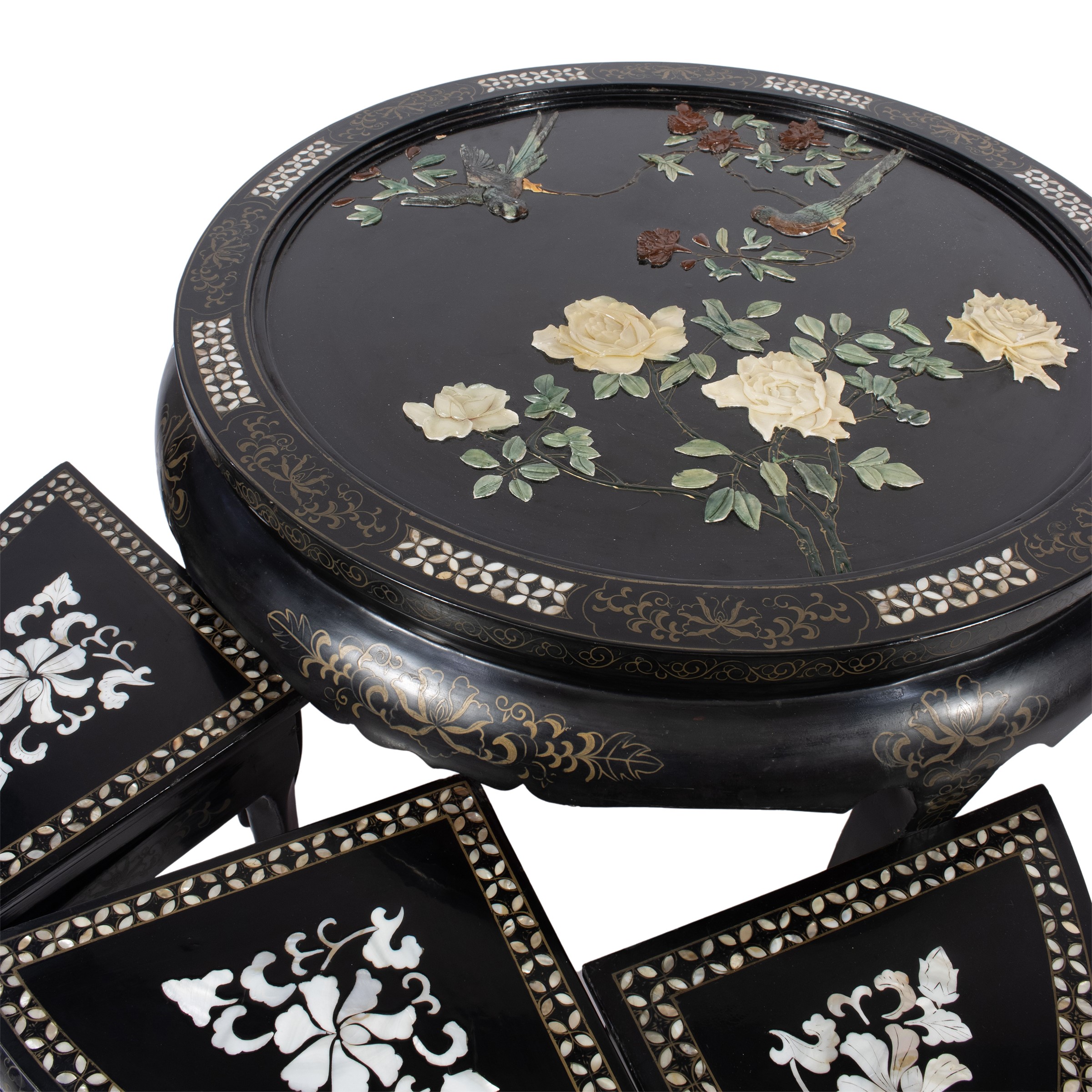 Tavolino da caffè con quattro sgabelli