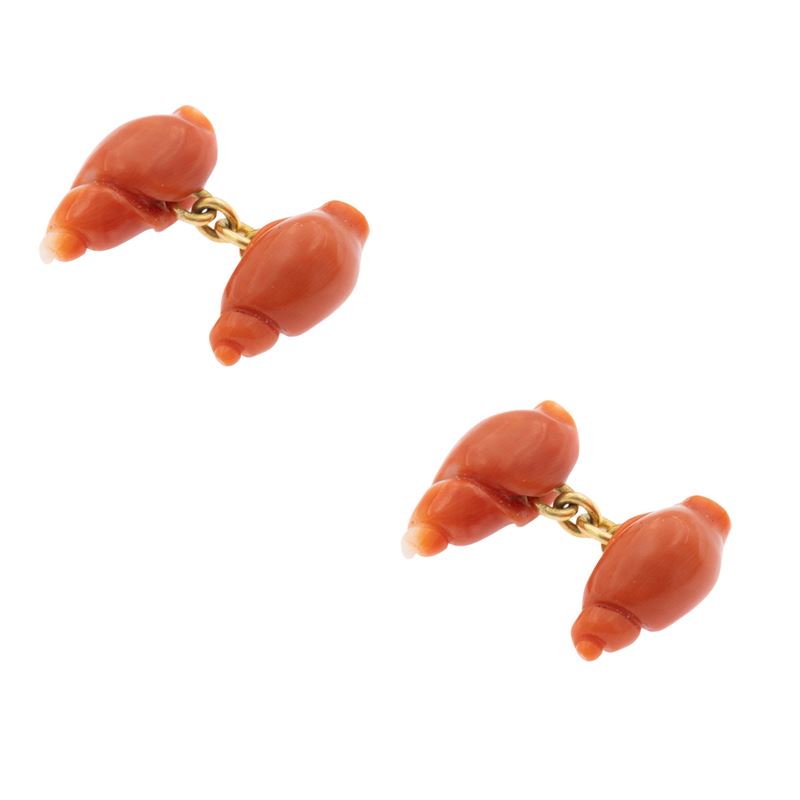 Gemelli in oro giallo 18kt e corallo scolpito