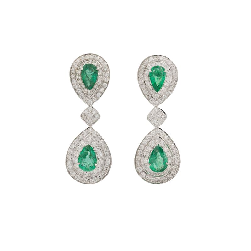 Orecchini Pendenti in Oro Bianco 18kt Smeraldi Naturali e Diamanti