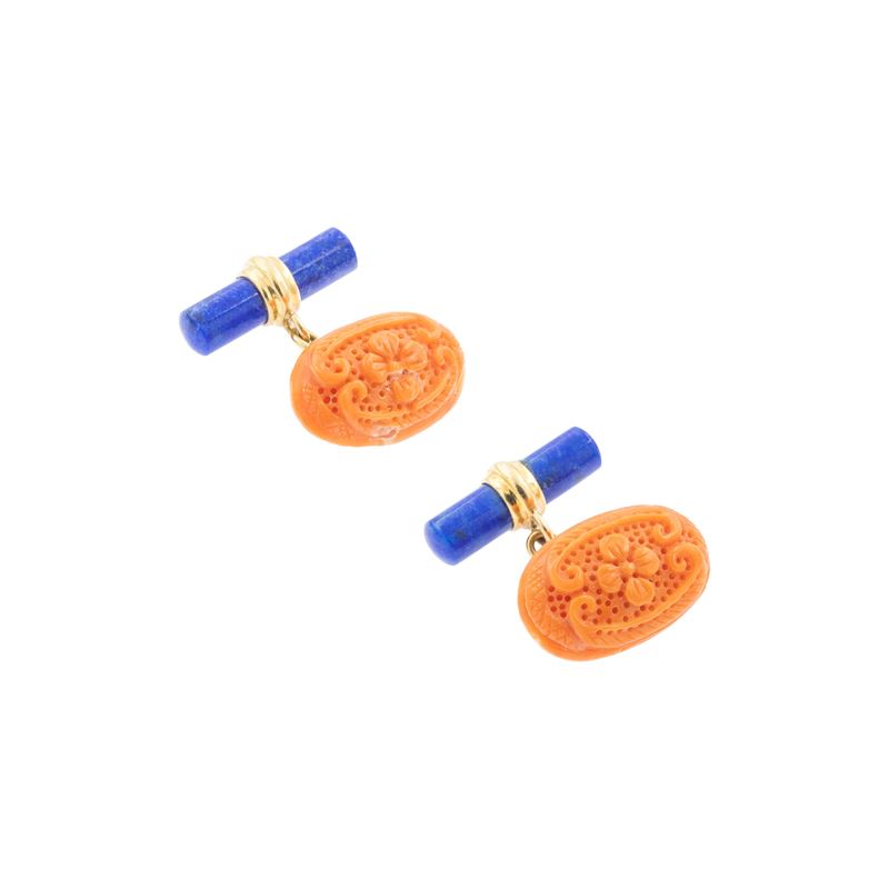 Gemelli in oro giallo 18kt con corallo scolpito e lapislazzulo