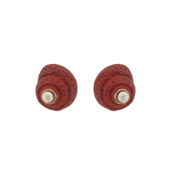 18kt yellow gold shell-shaped stud earrings