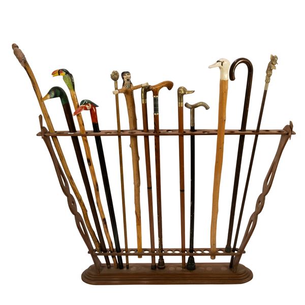 Rack with thirteen wooden walking sticks  (20th century)  - Auction FINE ART, ROMAN MARBLES, OLD MASTER AND 19th CENTURY PAINTINGS - II - Colasanti Casa d'Aste