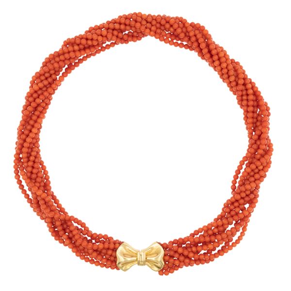 Collana a dieci fili di corallo a torchon