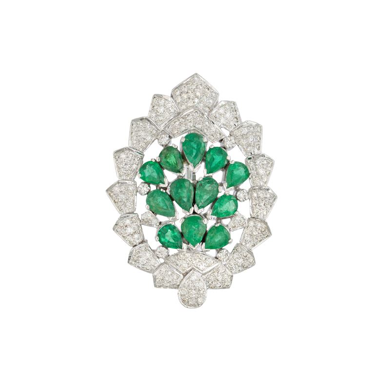 Spilla pendente in oro bianco 18kt con smeraldi a goccia e diamanti