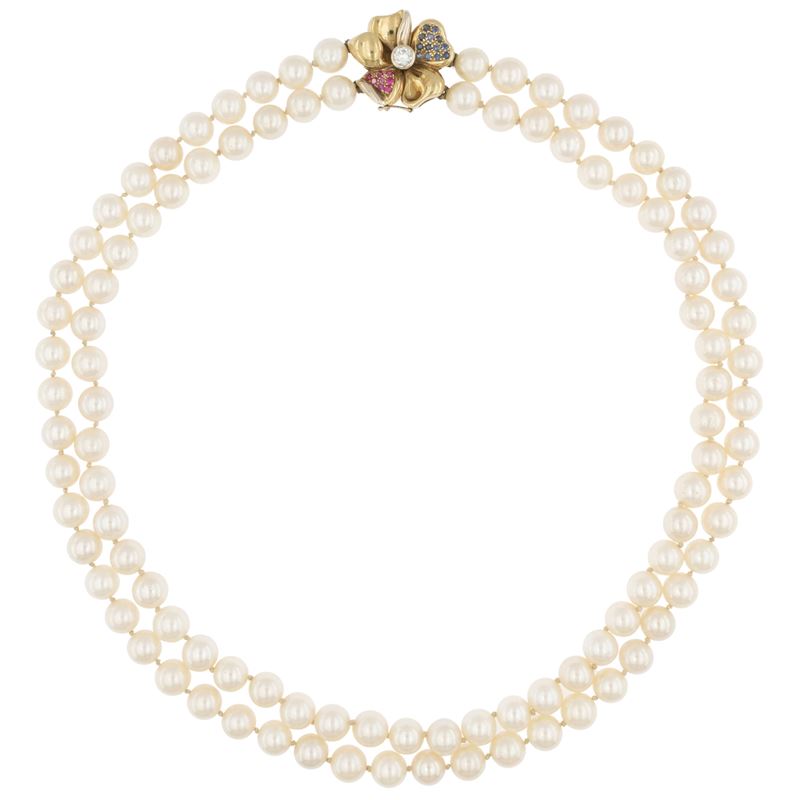 Collana a due fili di perle coltivate riuniti da chiusura a quadrifoglio