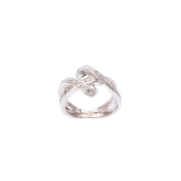 18kt white gold and diamond ring