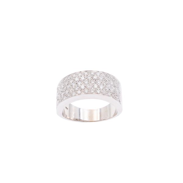 18kt white gold and diamonds band ring
