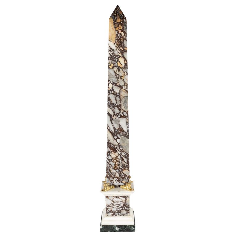 Obelisco in marmo breccia di Skiros