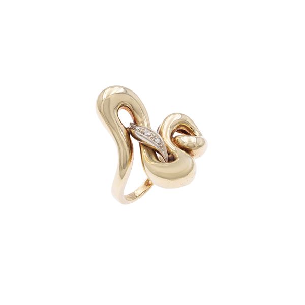 9kt yellow gold and huit-huit cut diamonds ring