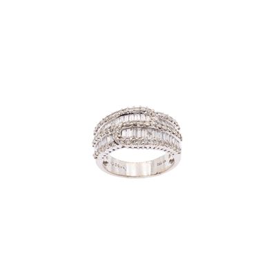 Anello in oro bianco 18 kt con diamanti taglio baguette e brillante