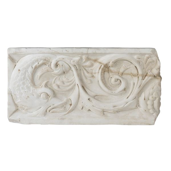 Bas-relief decorative element in white Carrara marble