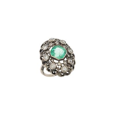 Anello in oro bianco 18kt con smeraldo colombiano naturale e diamanti, primi '900