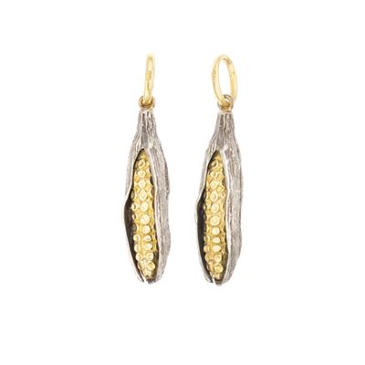 Due pendenti pannocchia in oro a due colori 18kt, lunghezza 4,3 cm, peso 27 gr.