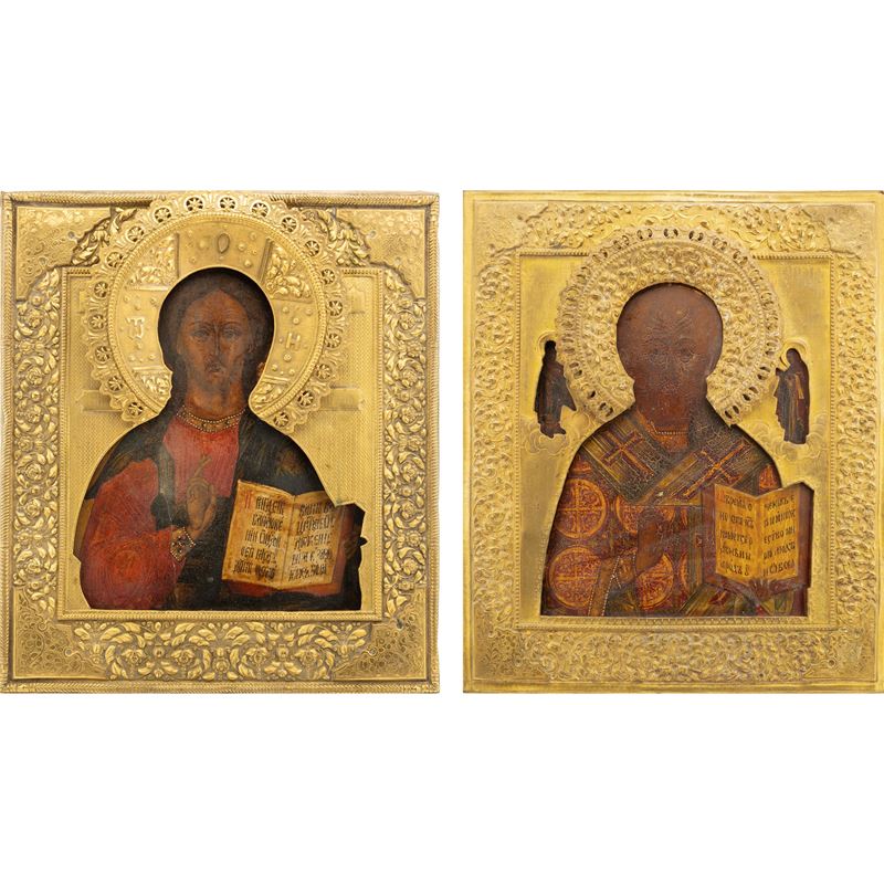 Icone russe, Coppia di icone con riza in rame dorato raffiguranti Cristo Pantocratore e San Nicol...