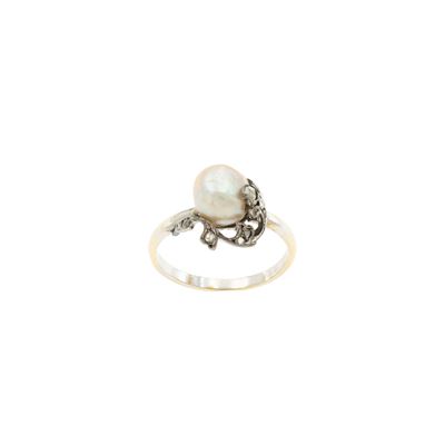 Antico anello in oro 9kt con argento, perla naturale e rose di diamante, primi '900