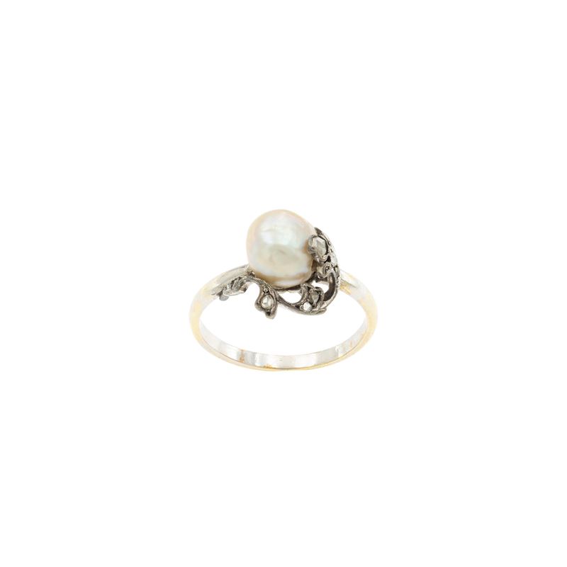 Antico anello in oro 9kt con argento, perla naturale e rose di diamante, primi '900