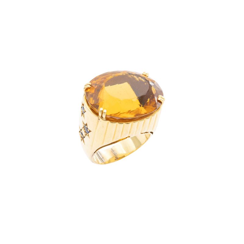 Anello in oro giallo 18kt con grande quarzo citrino