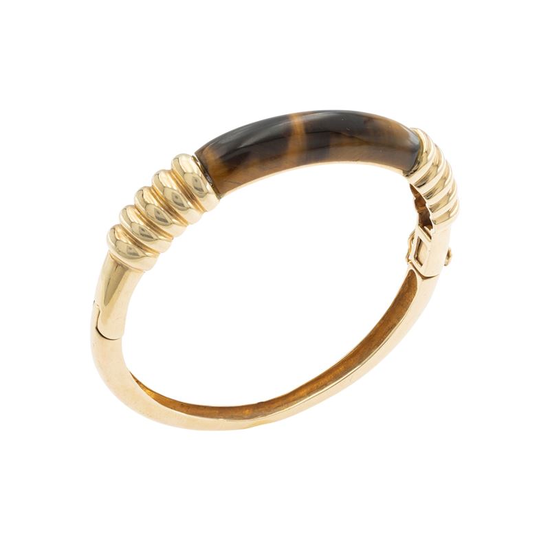 Bracciale a manetta in oro giallo 18kt con occhio di tigre