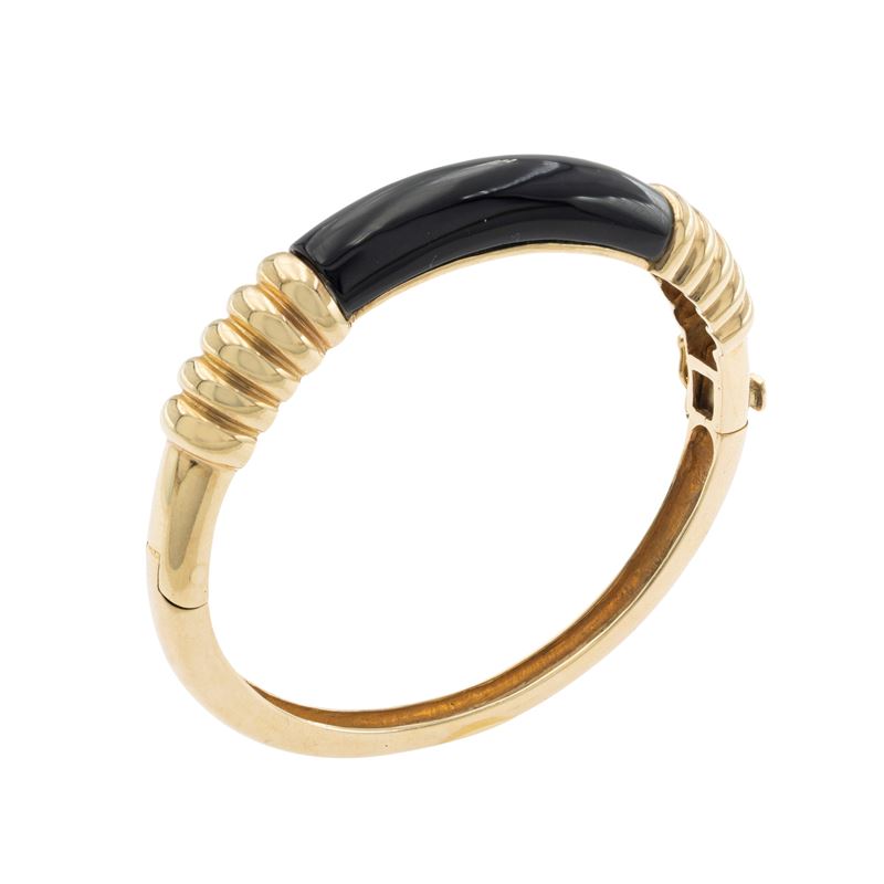 Bracciale a manetta in oro giallo 18kt e onice nero