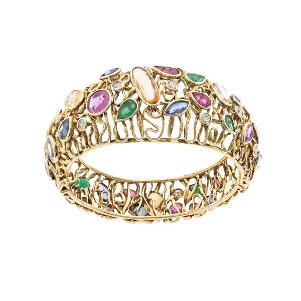 Bracciale a manetta in oro giallo 14kt, diamanti, rubini, smeraldi, zaffiri e citrini