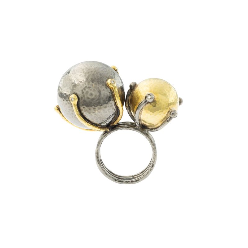 Rebecca Koven, Anello 'Moon and Sun' in oro giallo 18kt, argento e diamanti