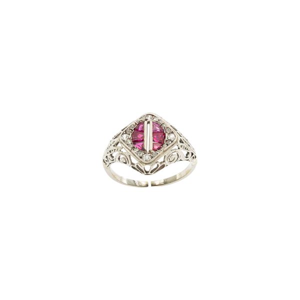 Anello Decò in platino rubini e rose di diamante  - Asta GIOIELLI E OROLOGI - Colasanti Casa d'Aste