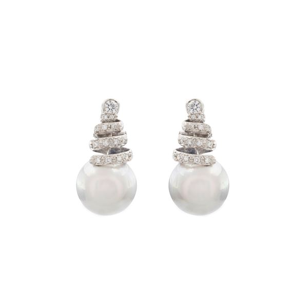 Orecchini pendenti in oro bianco 18kt perle South Sea e diamanti