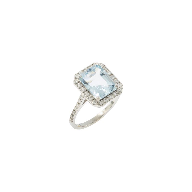 Anello in Oro Bianco 18kt Acquamarina e Diamanti