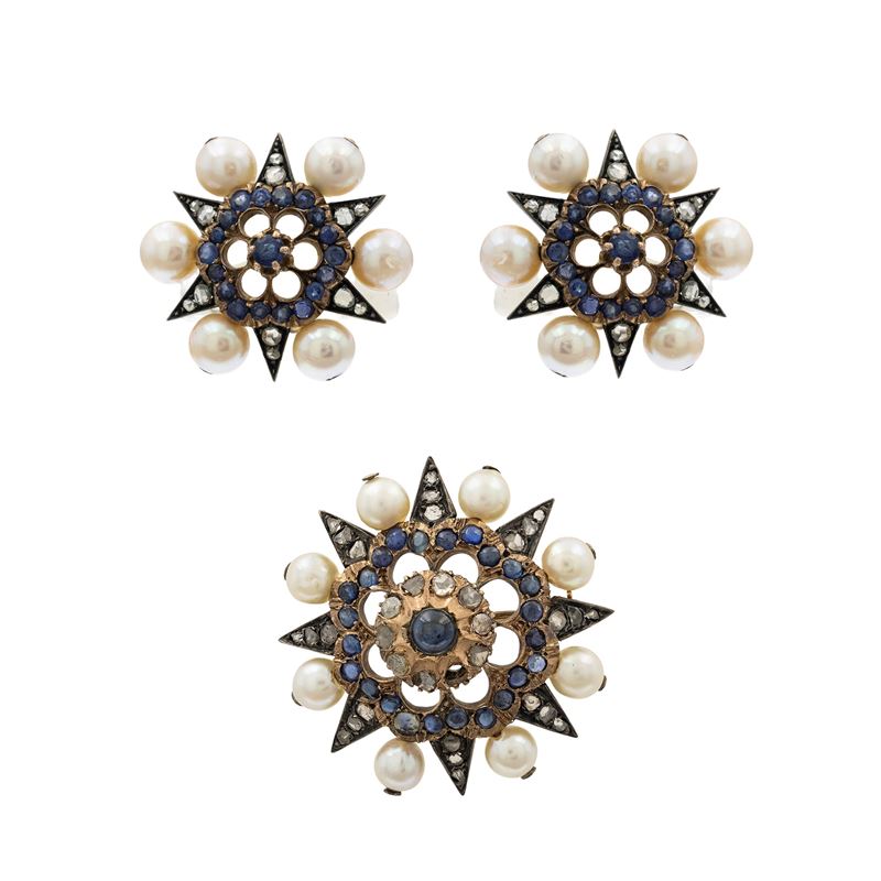 Prima del XX secolo, Demi-parure composta da spilla e orecchini a lobo in oro giallo 9 kt e argen...