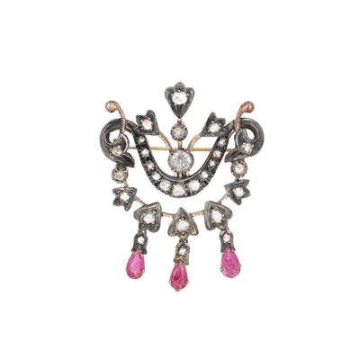 Spilla antica in oro rosa 9 kt e argento, rose con diamanti e rubini pendenti