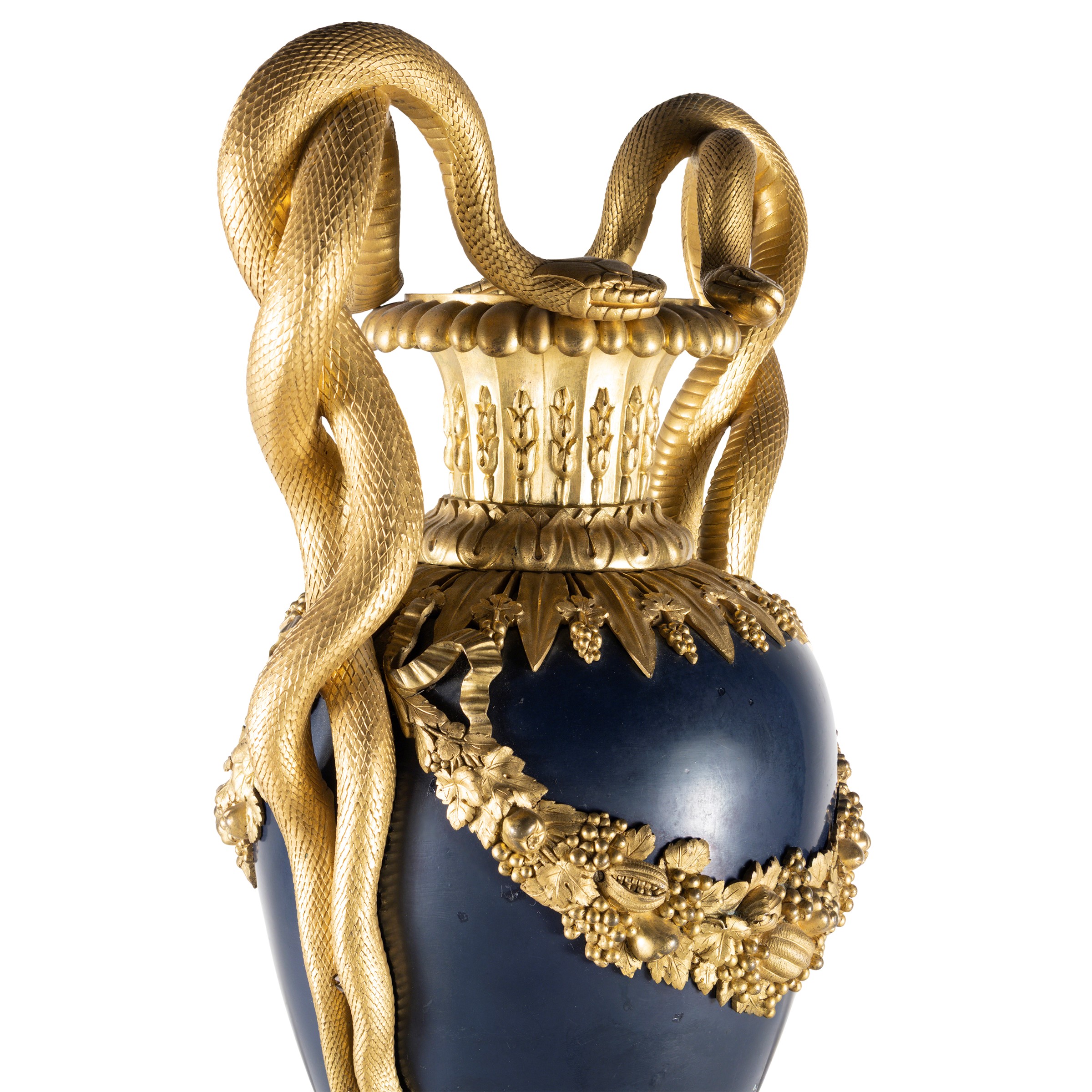 Hanry Dasson, coppia di vasi in bronzo dorato e finemente cesellato