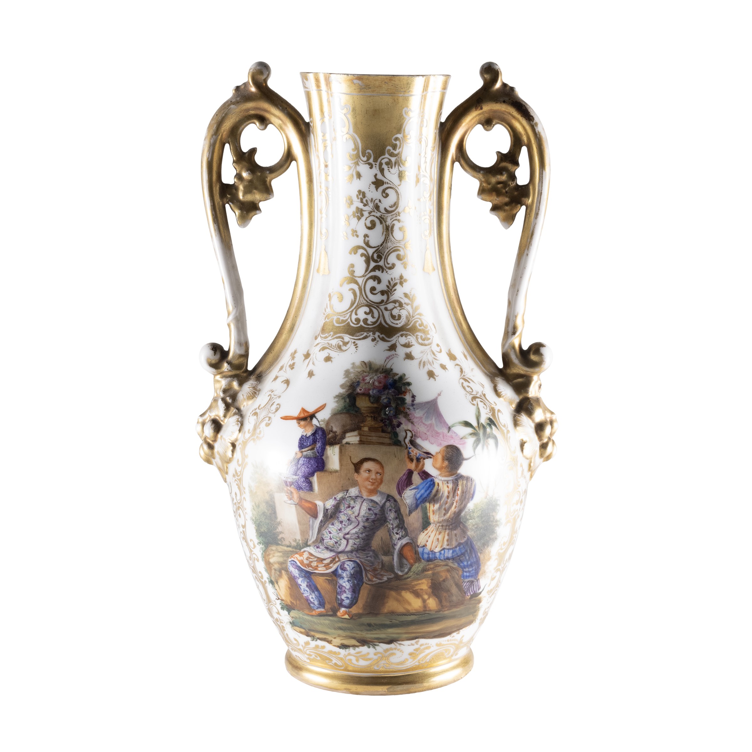 Vaso in porcellana policroma e parzialmente dorata