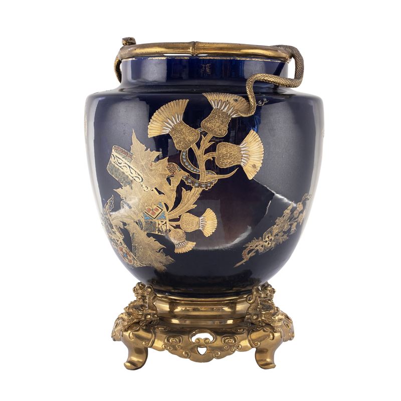 Vaso in ceramica a fondo blu