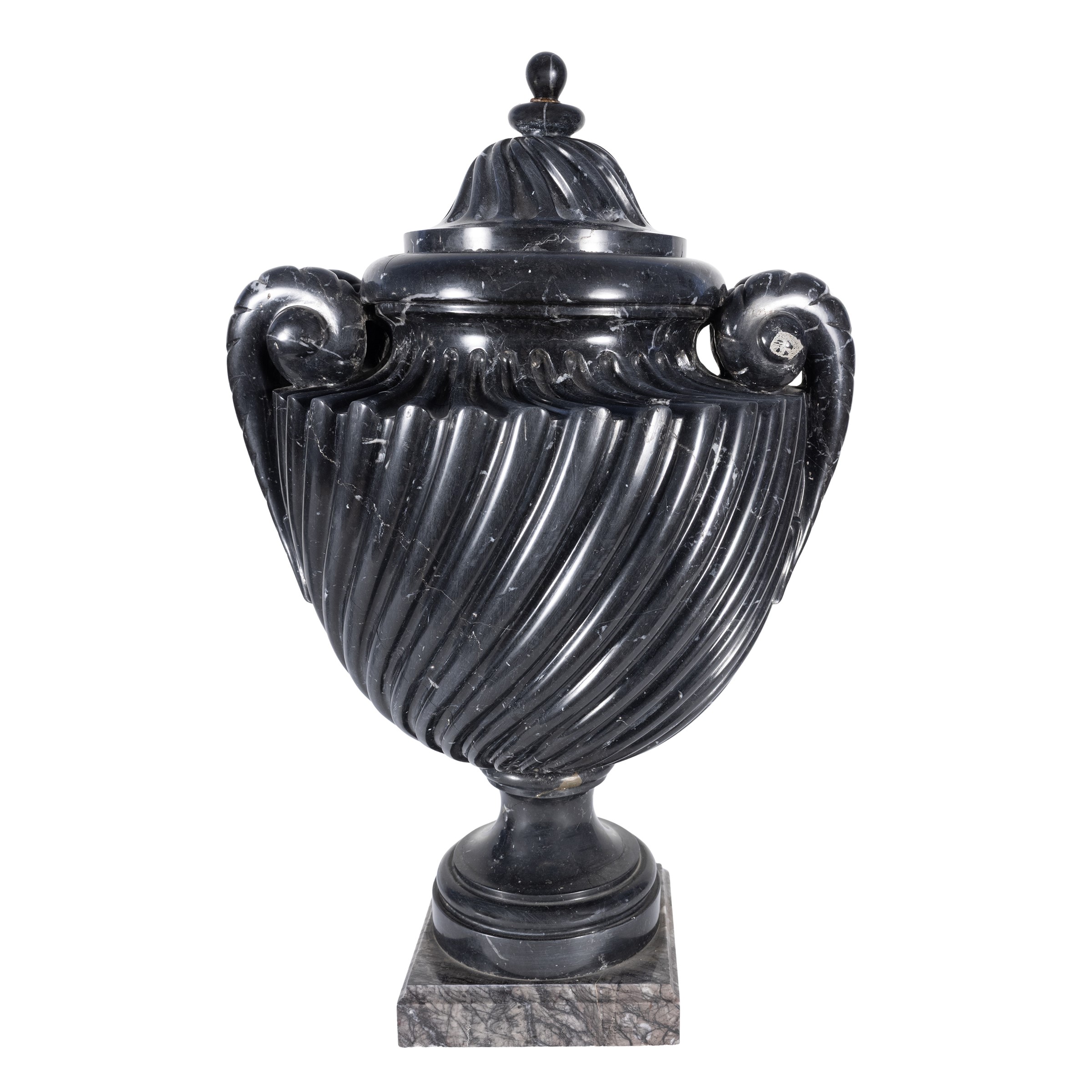 Coppia di vasi in marmo nero Marquinia