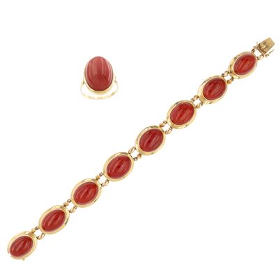 Demi parure in oro giallo 18kt con corallo rosso mediterraneo naturale, bracciale e anello