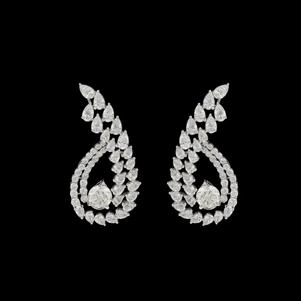 Orecchini pendenti in oro bianco 18kt e diamanti