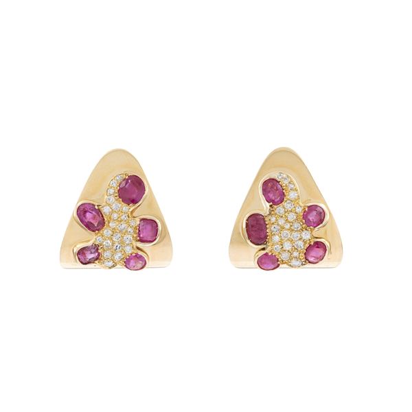 Petochi - orecchini a lobo in oro giallo 18kt rubini naturali birmani e diamanti