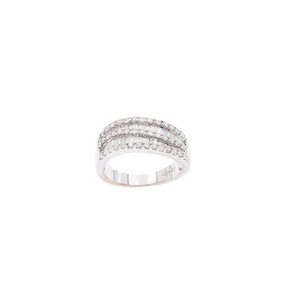Anello a fascia in oro bianco 18 kt con diamanti, taglio brillante e baguettes