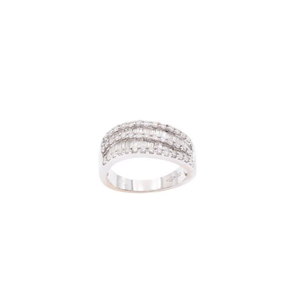 18kt white gold and diamonds band ring