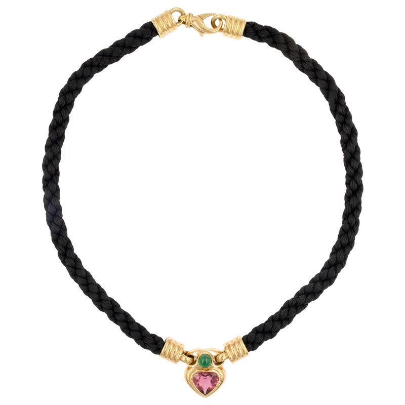 Pendente in oro giallo 18kt con tormalina rosa a cuore e smeraldo cabochon