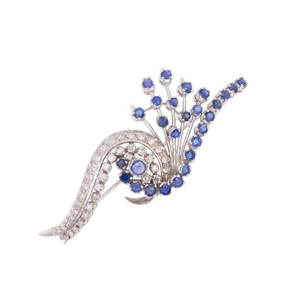 18kt white gold floral ramage brooch