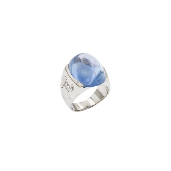 Anello chevalier in platino con zaffiro naturale Ceylon
