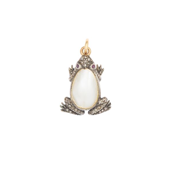 Antico pendente ranocchio in oro 9kt e argento