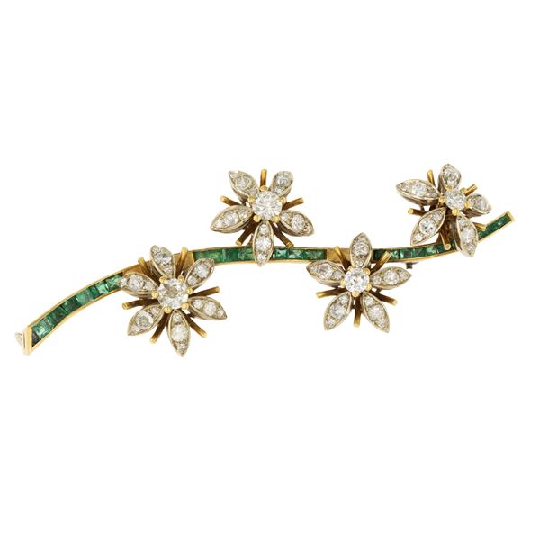 Spilla ramage floreale in oro a due colori 18kt  - Asta GIOIELLI E OROLOGI - Colasanti Casa d'Aste