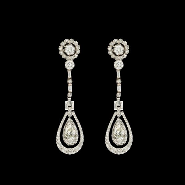 Orecchini Decò pendenti in platino e diamanti  - Asta GIOIELLI E OROLOGI - Colasanti Casa d'Aste