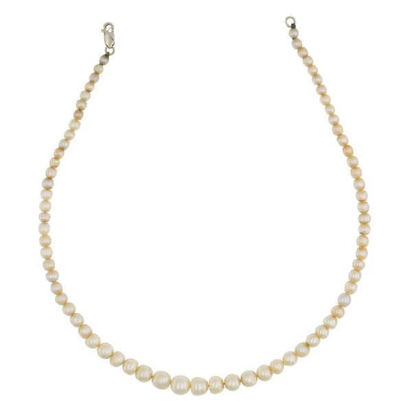 Antico filo di perle probabilmente naturali