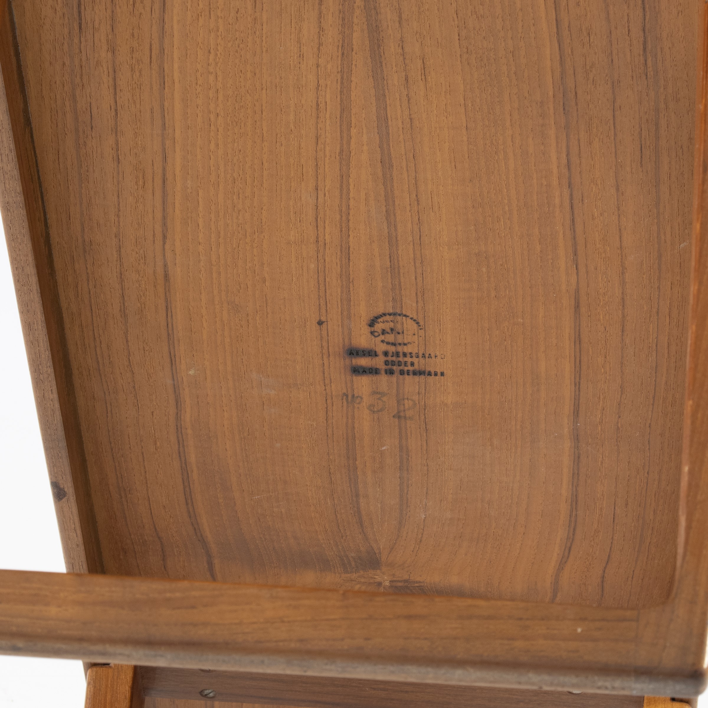 Manifattura danese, tavolino basso in legno (anni ’60)
